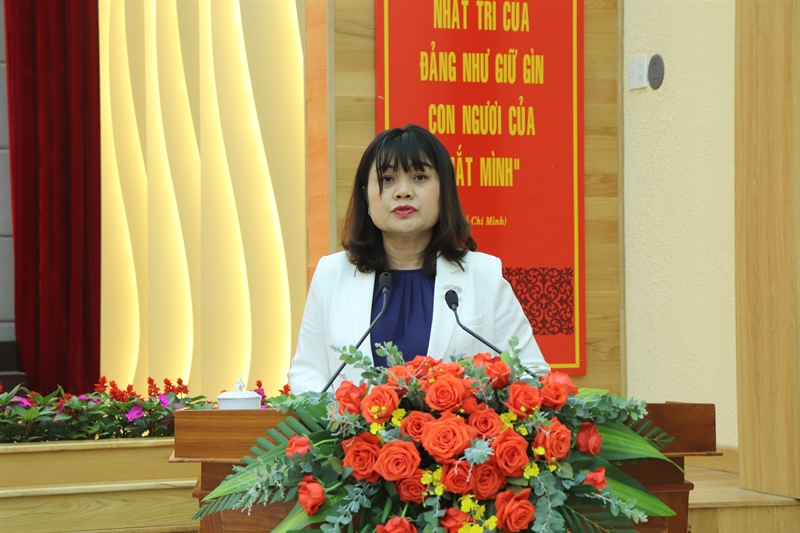 Bà H'Yim KĐoh, Phó Chủ tịch UBND tỉnh Đắk Lắk phát biểu